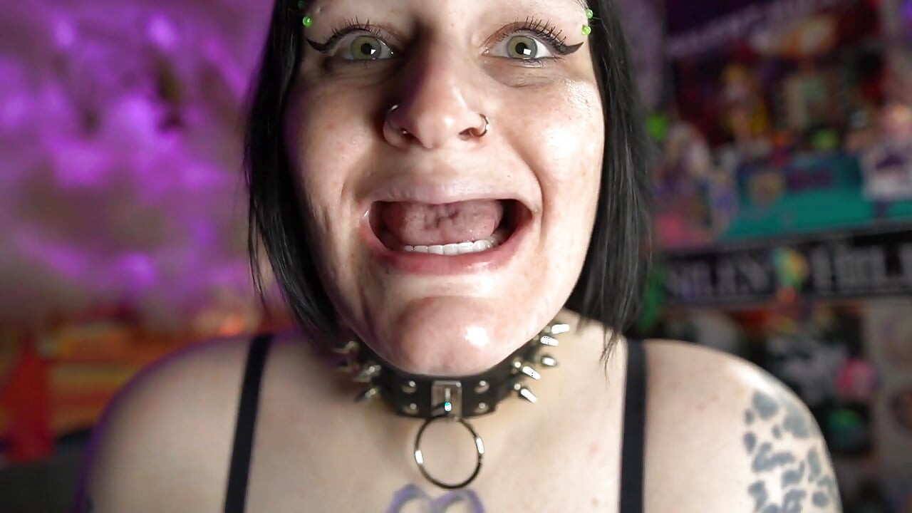 Sexy Goth Plays with Their Dentures