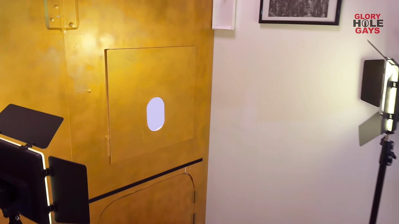 Daddy cock gets fucked at gloryhole