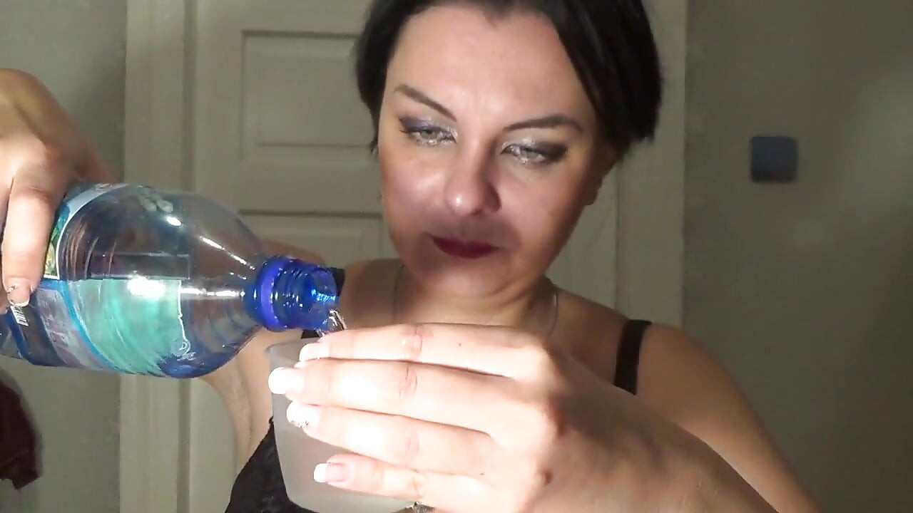 Huge Pee Challenge - Part 1 - 46 Minutes 50 Ml of Piss Every 5 Minutes