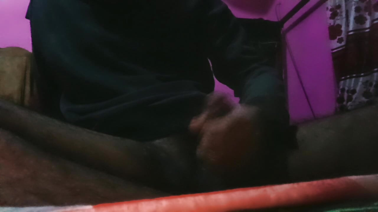 ช่วยตัวเองหนุ่มเซ็กซี่ด้วยมือตัวเอง