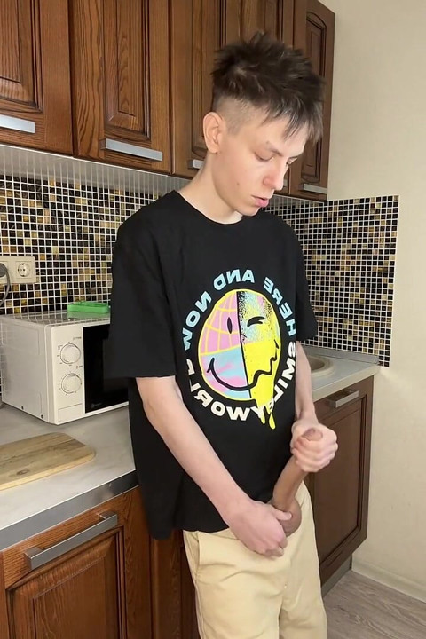 Young Twink's Gushing Cum Delight