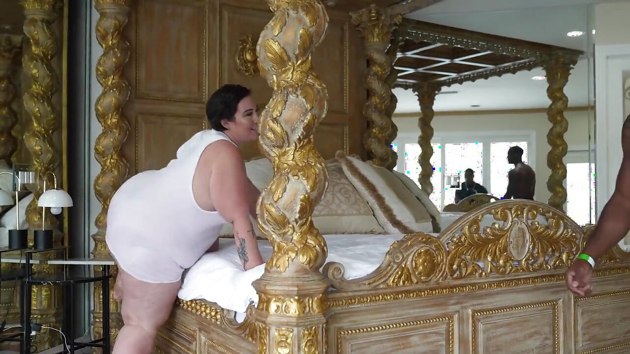 Kylie Fucks a Fan