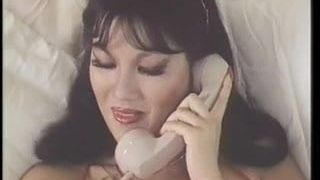 Appel téléphonique sexy à un fan par le porno Legen Mai Linn