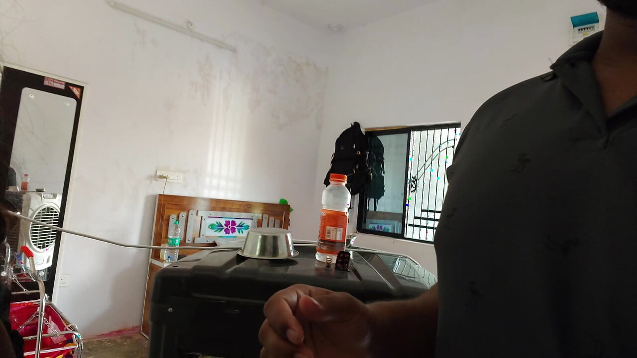 Dhire dhire davar aapne bhabhi ke boobs kiss kiya aaur bhabhi khush ho gai.