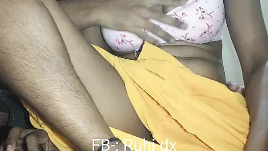Kapde badalte waqt apni bahen ko dekha aur usne bula ke sex kiya