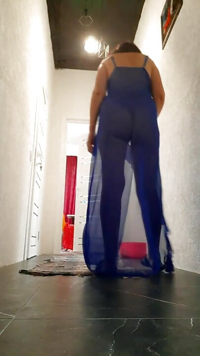 It is very convenient to wash floors with a bare butt