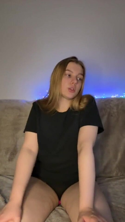 Model gemuk meraba memeknya yang sempit | Klip 1