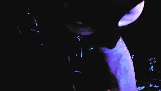 Eva lateks si tante seksi dengan pantat bahenol lagi asik nyepong kontol besar sampai dicrot di dalam