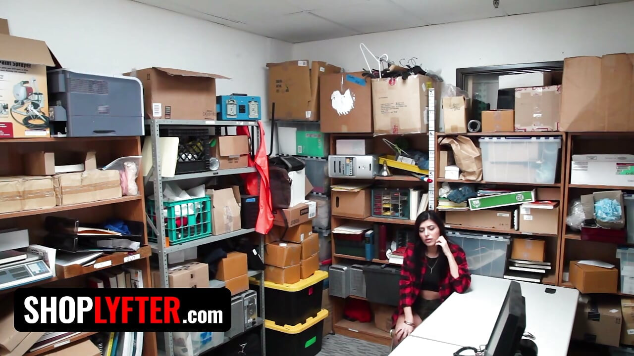 Shoplyfter - Foxy Troublemaker Audrey Royal Receives Huge Facial Cumshots From Two Security Guards