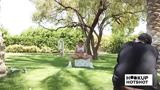 Bts - Jesse Pony açık havada fotoğraf çekiminde neredeyse çıplak poz ediyor!