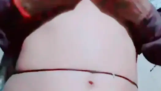 Bugün çok üzgünüm, kimse bizi sikiyor, çok huzursuzum, göğüsler çok fazla.