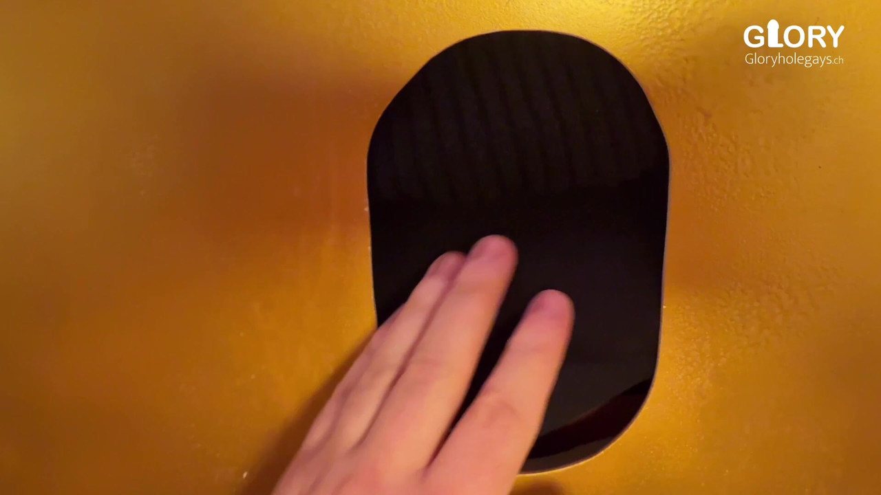 Cookie & Cream - 刚满18岁的寻欢洞：他梦寐以求的鸡巴紧张地抽搐 - 然后饼干射精让我上瘾了