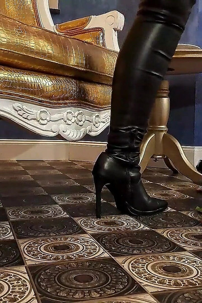 Mistress Luciana Zerstampf, Zermatscht, Zertreten Part 1