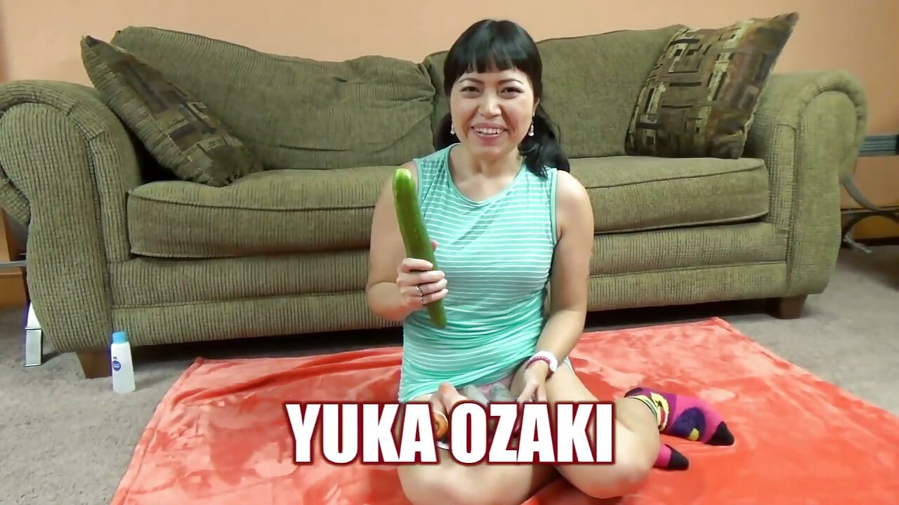 Yuka Ozaki masturbuje się wegetałkami