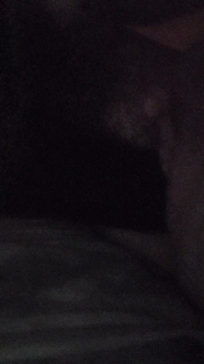 Mišićava žena šprica na debele prljave riječi