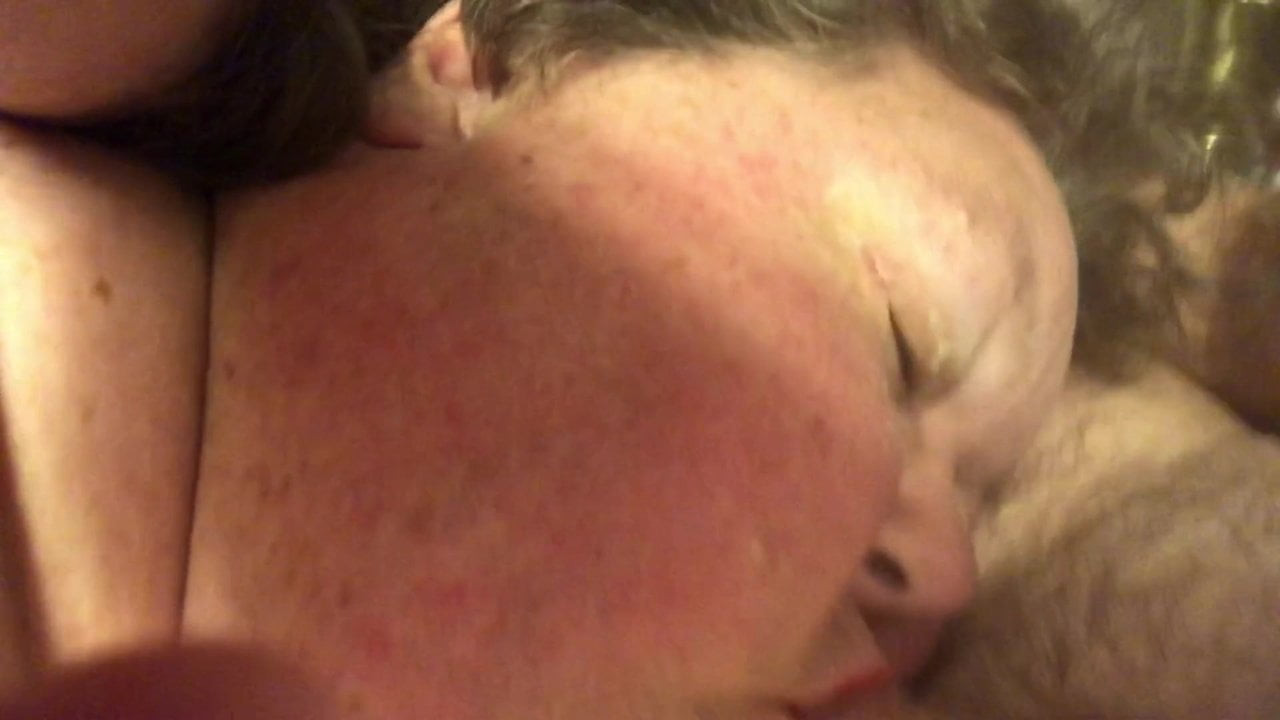 胖妓女给邋遢的口红口交