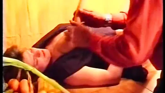 Cewek nakal jerman ini di-fingering dan dipake sama pria yang lebih tua