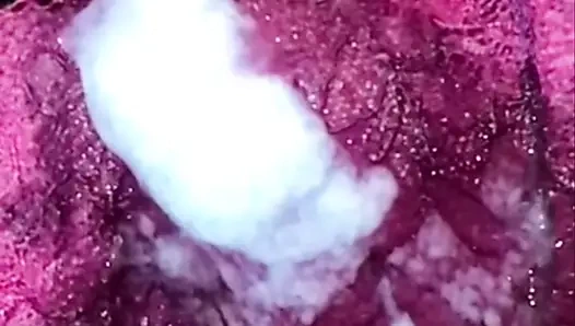 Жена приехала домой с мокрыми трусиками, пахнущей так хорошо, пока она принимает душ, мне нужно сливки, что трусики