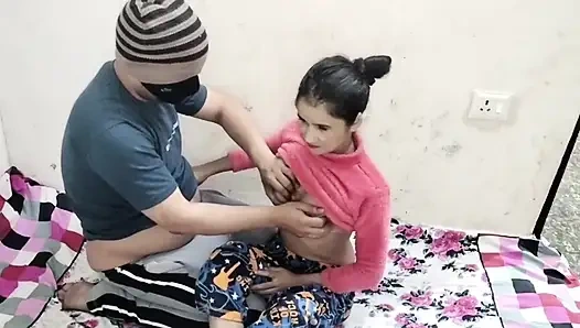 Увидев медсестру в одиночестве, пациентка прижала к груди и трахнула ее.