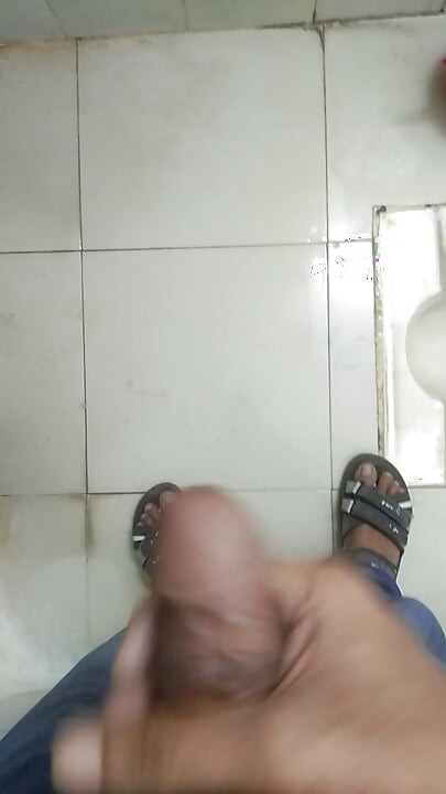 I went to the office bathroom and hit my hand at noon