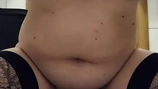 Orgasmuskontrolltraining mit einem vibrator und einem dildo, endet in einem orgasmus