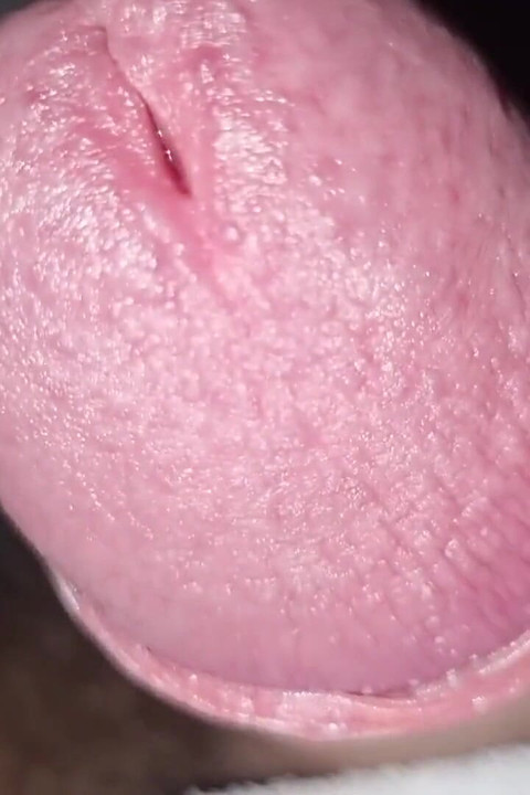 友達がデカチンを出しちゃう
