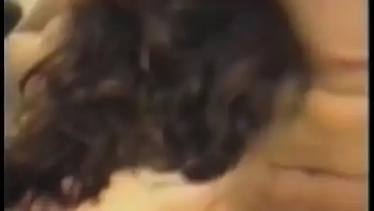 Sexy hure in roten dessous bekommt ihre enge muschi mit einem massiven schwanz gefüllt