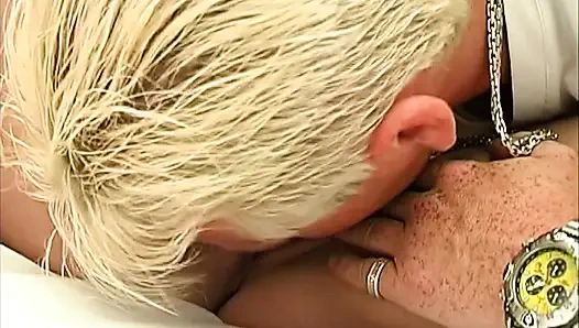 Einlauf, pinkeln und extremer sex - pissen in den arsch