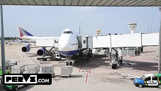 Si seksi alexis wilson pramugarinya dengan sama pilot mesum