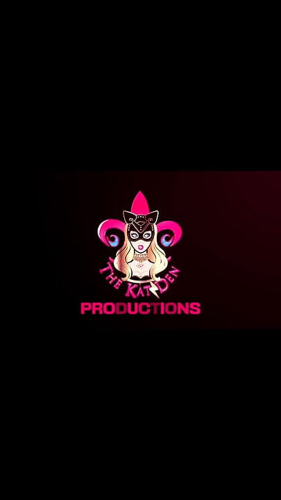 Tarian Kat-Licious Sensually Dalam Hitam & Tan Teddy, Garter Belt & Paha-High Hoes