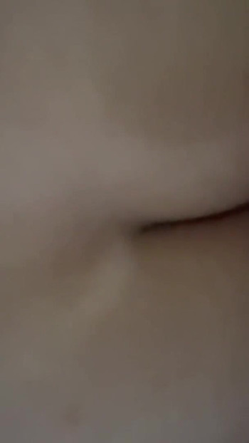 Moment à voir absolument de "Jeune puceau 18. Pris vieux pour la première fois. Doigté sans capote, grosse bite, trou étroit, éjaculation énorme.