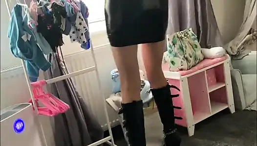 Latex maid service in high heels and chains