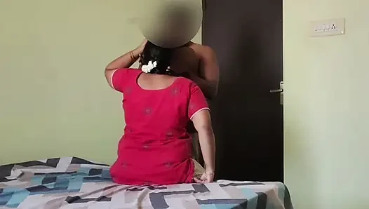 Ibu-ibu seksi india dengan tubuh aduhai lagi asik nyepong kontol dan ngentot toketnya habis-habisan