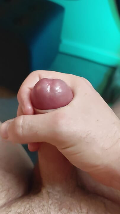 Поглаживаю мой хуй