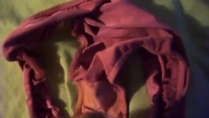 Kız kardeşlerimin külotunda bir yük çekiyorum.