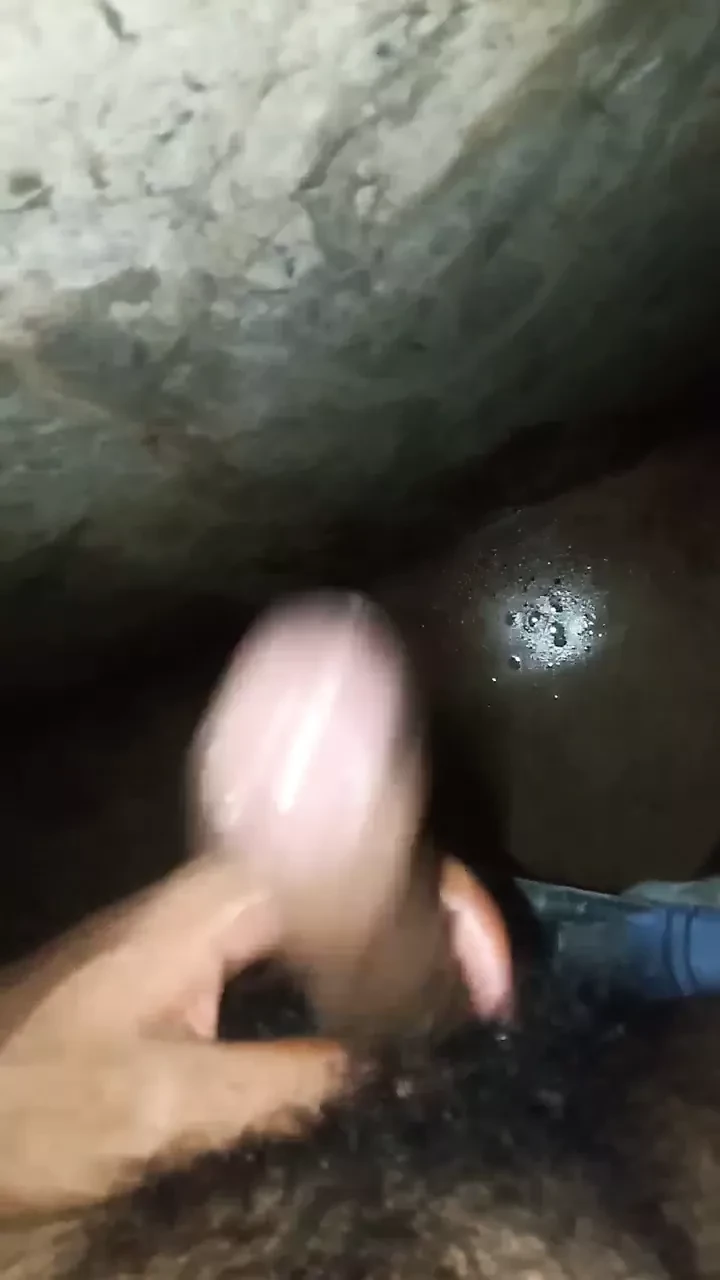 La milf ama sentire il cazzo caldo nella figa così come la figliastra