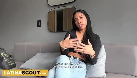 18-летнюю латинскую модель с большими сиськами раздели и отдолбили в фейковом любительском прослушивании