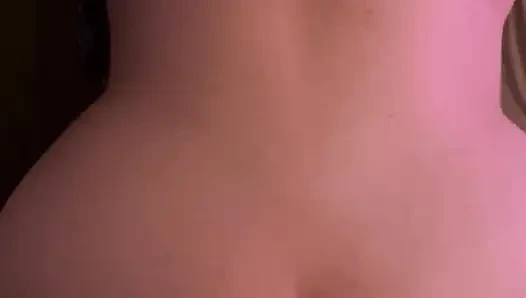 Необрезанный член становится жестким и продолжает трахаться после кончания, чтобы кончить больше!