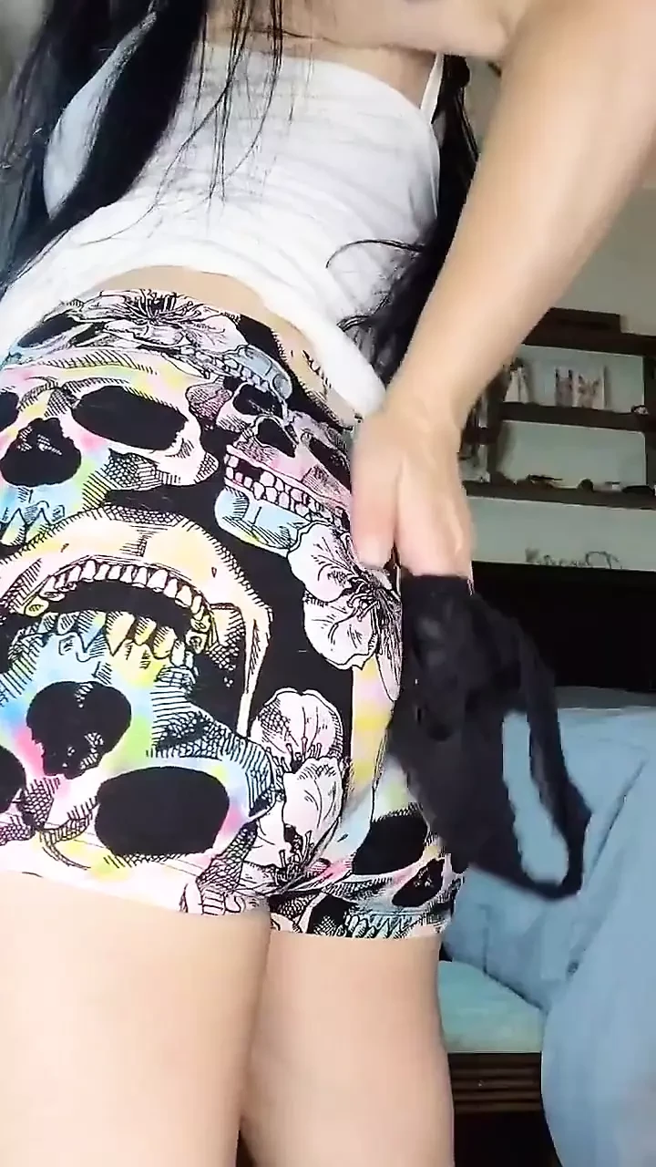 Adoración de culo instrucciones de paja con mis bragas en tu boca