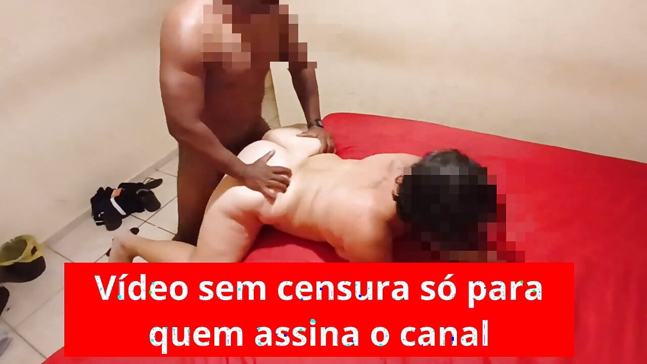 已婚荡妇和一个大屌男人的激情性爱。