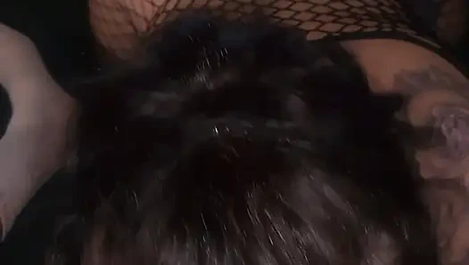 Хорошенькая на коленях