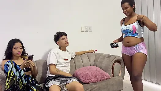 Aku mengelabui sahabat pacarku untuk ngentot memeknya habis-habisan sambil nonton film