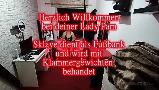 Olgun fetiş sürtük köle izlerken ıslak amcığı parmaklıyor