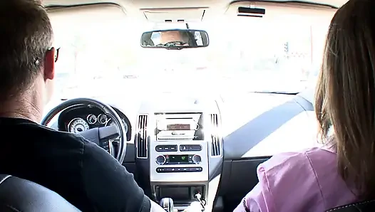 Dicker arsch, teen geht ins auto und wird gefickt