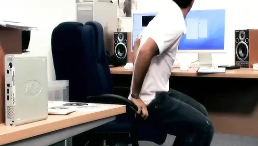 Сцена с блондинками - 3 грудастые блондинки в нижнем белье Roma Ryder и Cyprus Isles трахаются в оргии в офисе