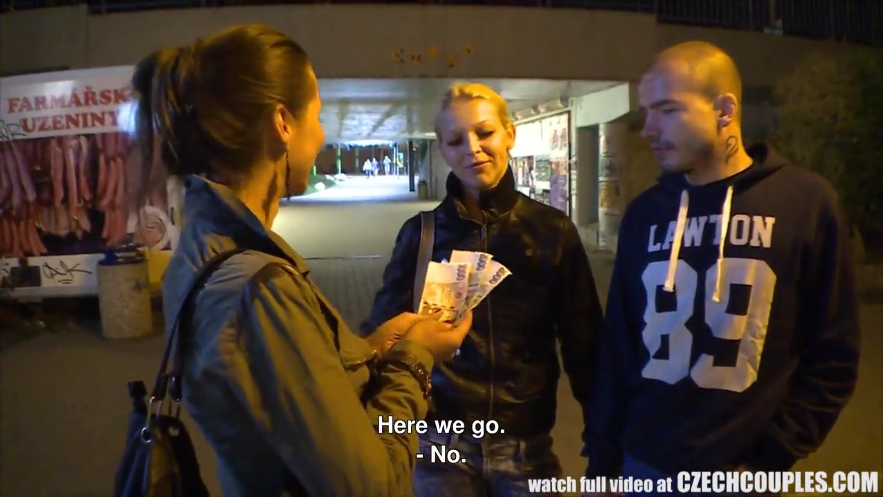 漂亮的捷克情侣换女友赚钱