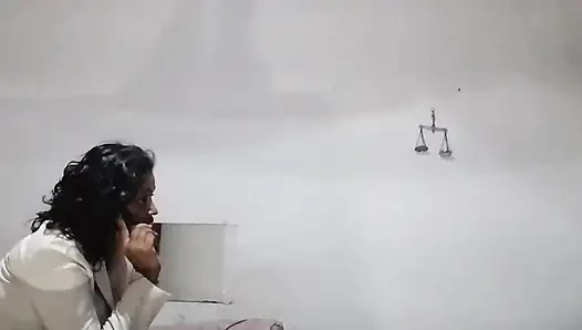 Gerçek hizmetçim sutyensiz beni baştan çıkarıyor