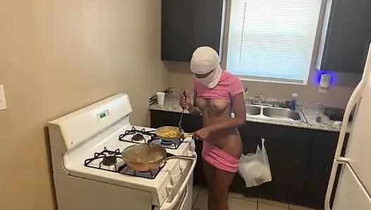 Hot babe naked making breakfast for her boyfriend m
