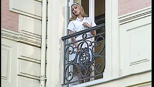 Büyük Memeli Yaramaz Hemşire Hasta Tarafından Kanepede Sikiliyor - Sarışın Güzellik Sakso!