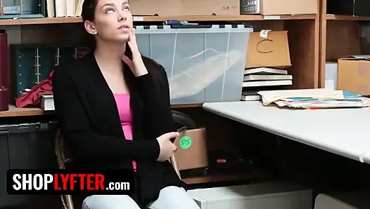 Shoplyfter - si nakal bobbi dylan mencoba mencuri dari toko yang salah dan ditahan dan dipake